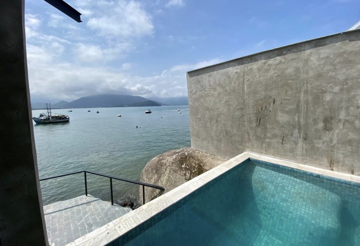 instagram.com/1819marinehotel