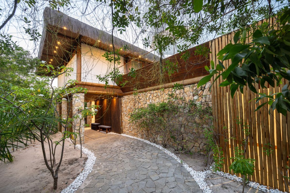 Avenida do Farol - Praia do Forte