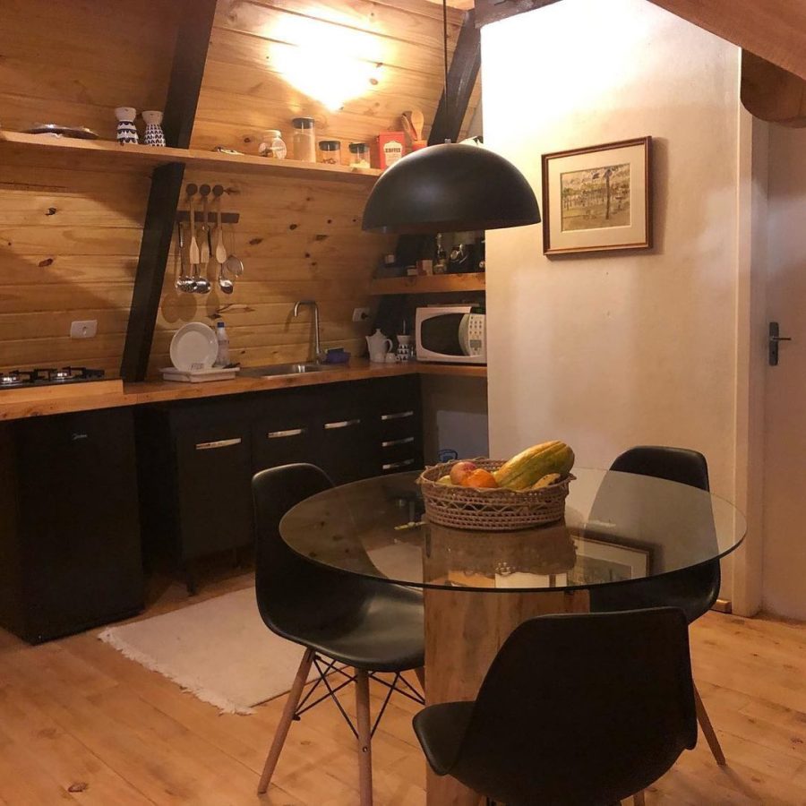 Rua do Cedro, 20. Jardim do Embaixador. Campos do Jordão. 12460-000