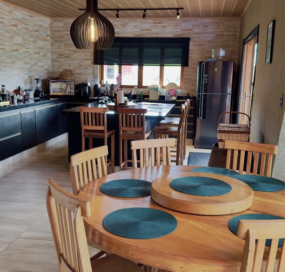 linktr.ee/chale.paraiso.particular