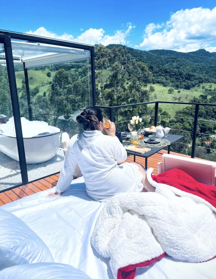 instagram.com/chalesflordeliz