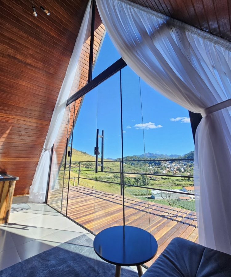 instagram.com/chalesmulherdepedra