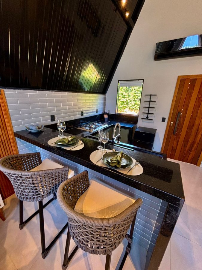 instagram.com/chalezandonade