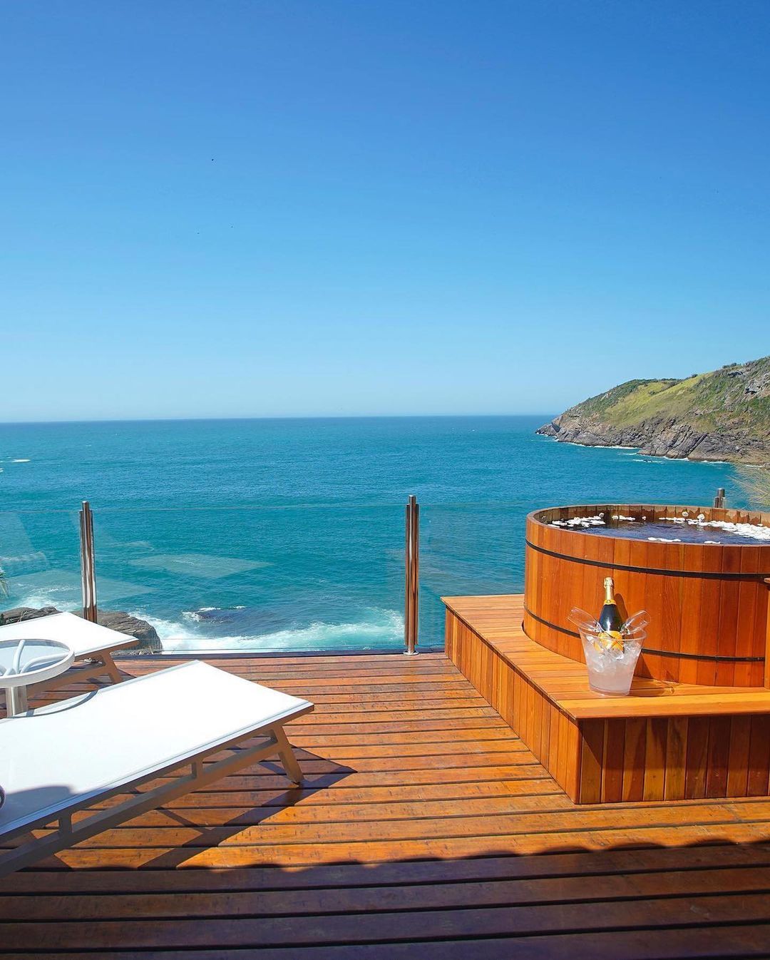 Cliffside Luxury Inn