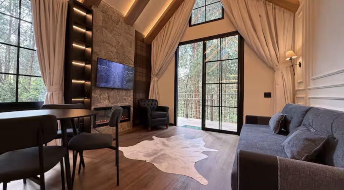 *In the Woods* Rua Rodolfo Augusto Rodrigues Alonso, 289, Jd. Alpestre  Campos do Jordão S.P  CEP 12460-562