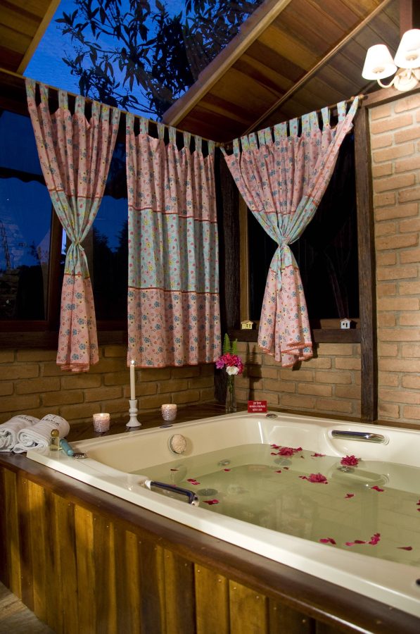 Estrada do escorrega - ao lado da cachoeira do escorrega