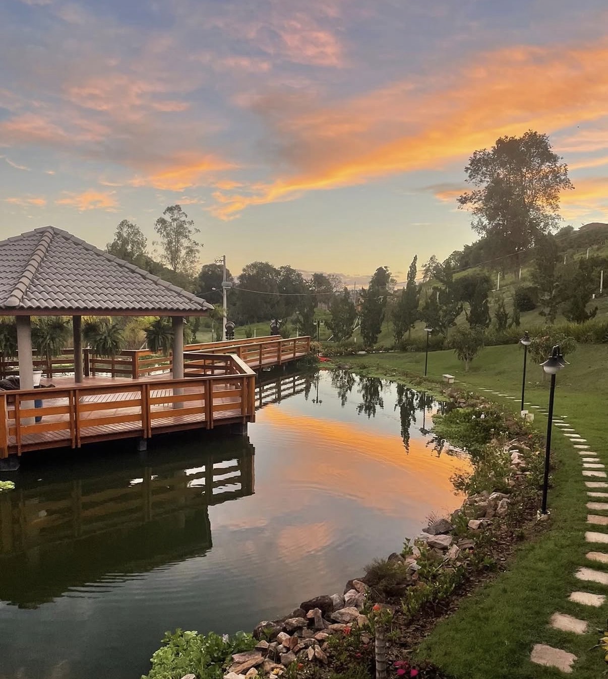 linktr.ee/pousadasaintdiniz