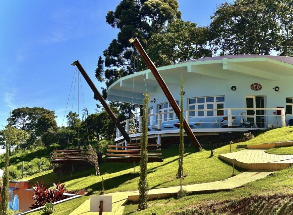 Estrada das Furnas, 500 m após o final do trecho pavimentado