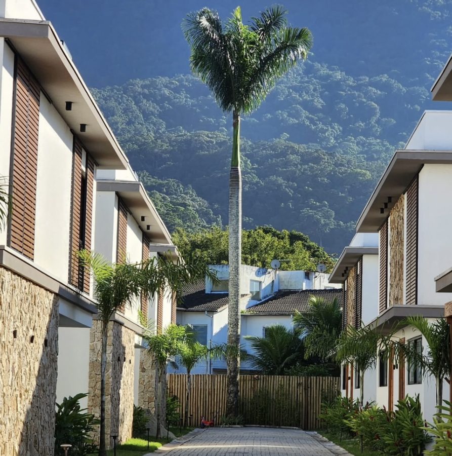 Av.Dr.Francisco Loup,2000