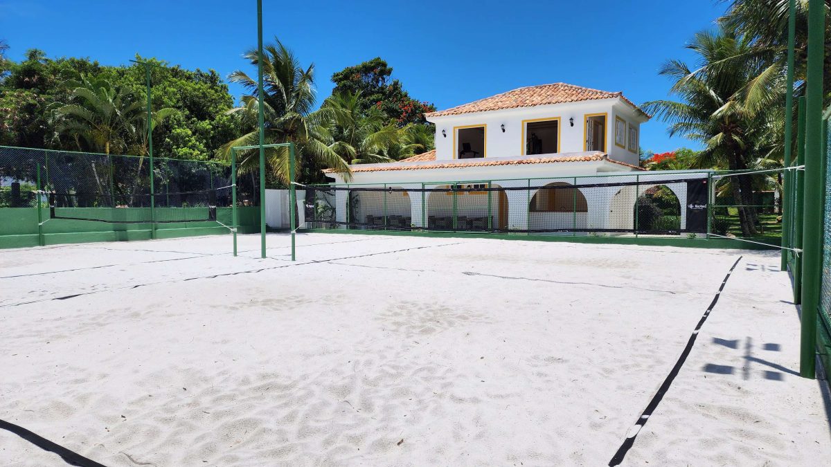 Rua Beatriz Rosa Sanchez Larragoiti Lucas, nº 4, 5 e 6 - Ferradura – Armação dos Búzios – RJ/Brasil – CEP: 28951-147