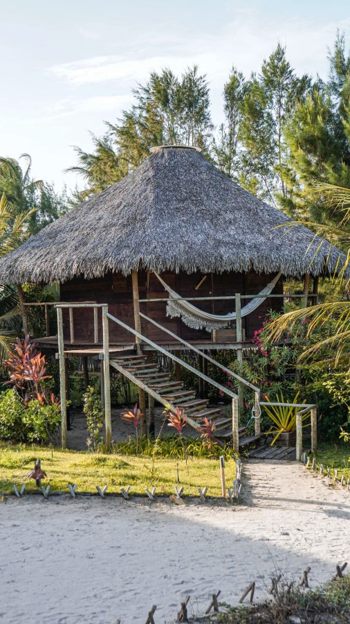Rua Encosta das Dunas, Sem número Vila Prea - Praia do Prea - Distrito de Cruz-CE CEP: 62597-000