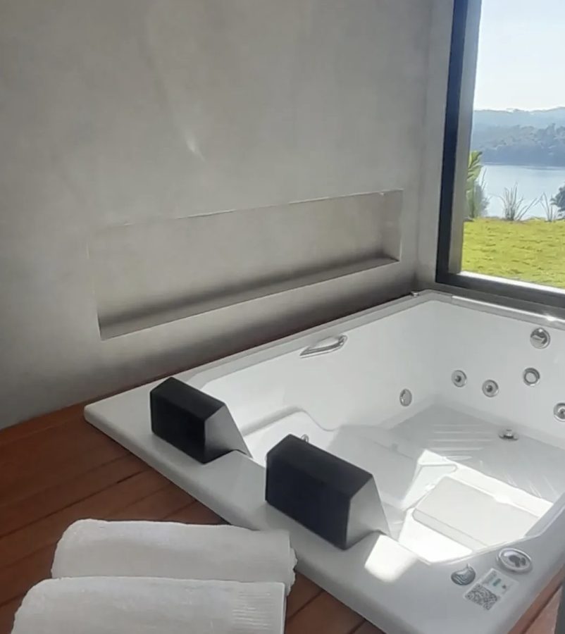 instagram.com/zowee.casadeamigos